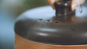 水開后轉(zhuǎn)中火蒸50-60分鐘。