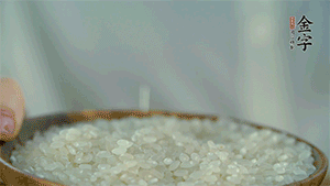 大米、糯米混合上電飯鍋蒸熟。