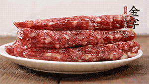 金字香腸切小段備用。