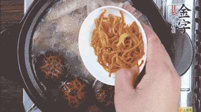 放蟲草花再煮10分鐘。