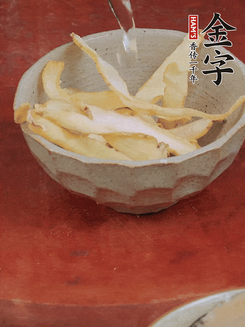 玉竹、花菇分別清水泡發(fā)。