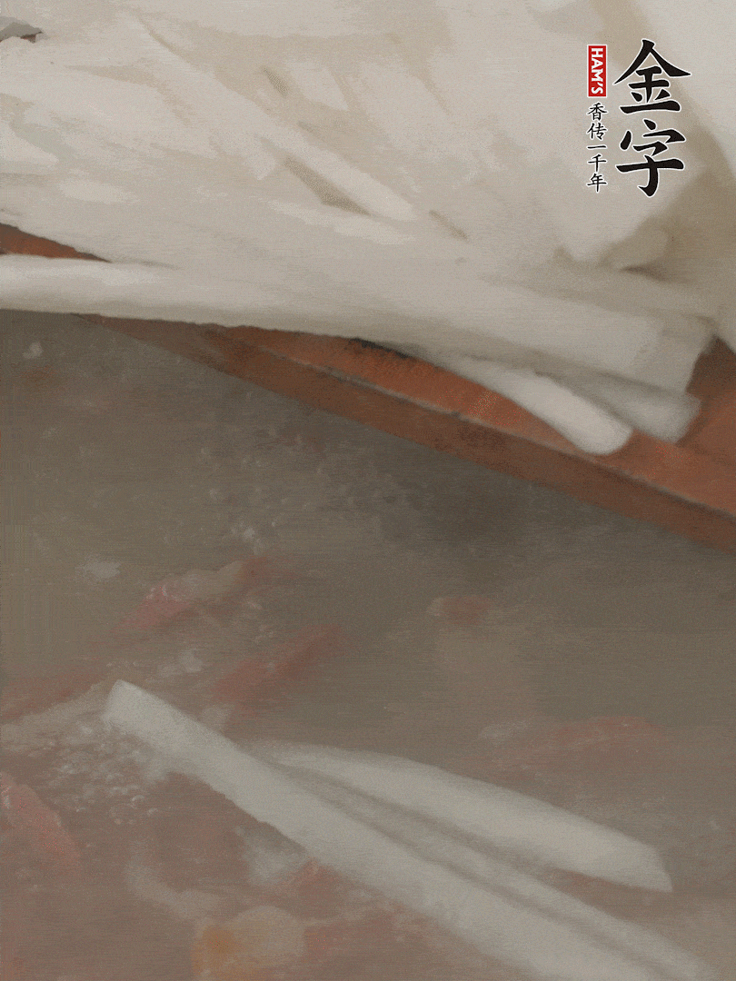 放蘿卜絲，燉5分鐘。