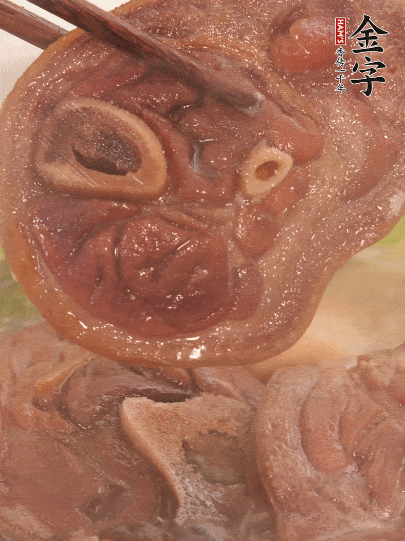 大火燒開后，調(diào)成小火燜煮30分鐘，煮至蓮藕軟糯。