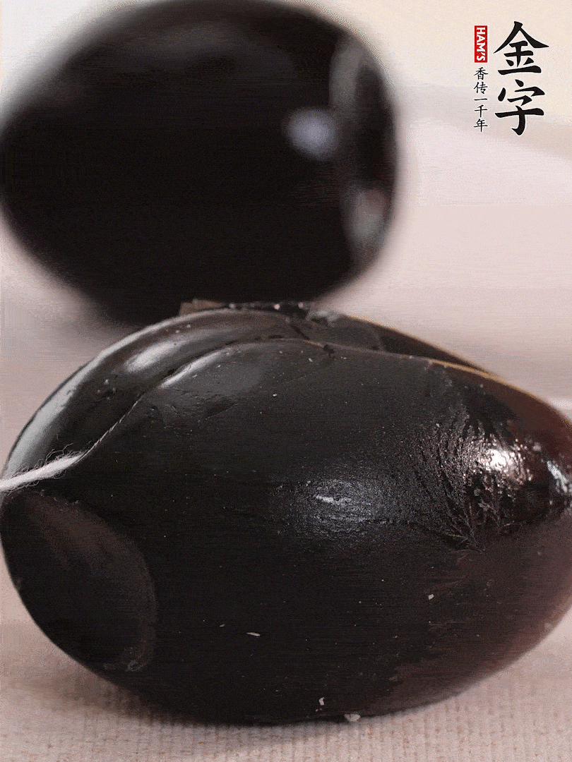 娃娃菜金針菇去跟洗凈，皮蛋改刀。