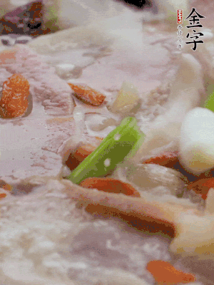 最后下枸杞、蒜白。