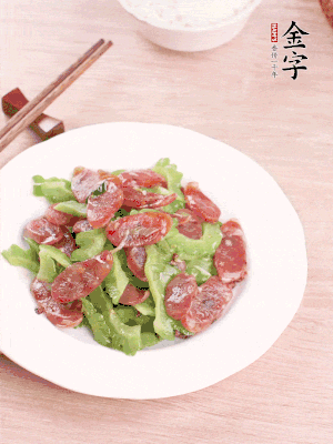 一小撮糖調(diào)味。