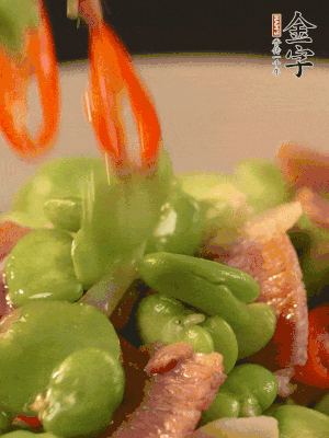 加清水略微煮2分鐘即可出鍋。