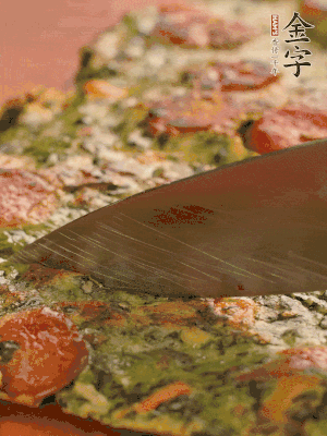 小火煎3分鐘后翻面，蓋蓋兒燜2分鐘。