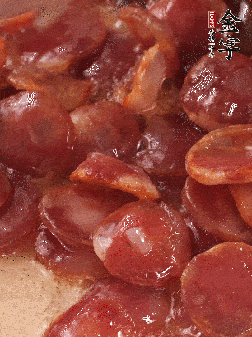 絲苗米洗凈后，用1.5倍水煮至6分熟（偏硬的質地），網篩撈起瀝干水分備用。