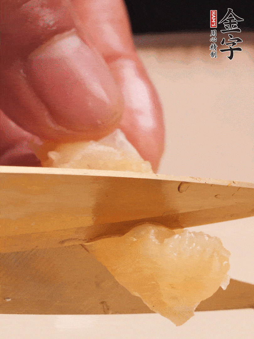 取出放入清水中，清洗表面，再剪成小段