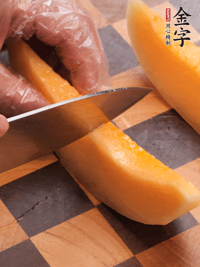 火腿包裹哈密瓜，按圓形擺放