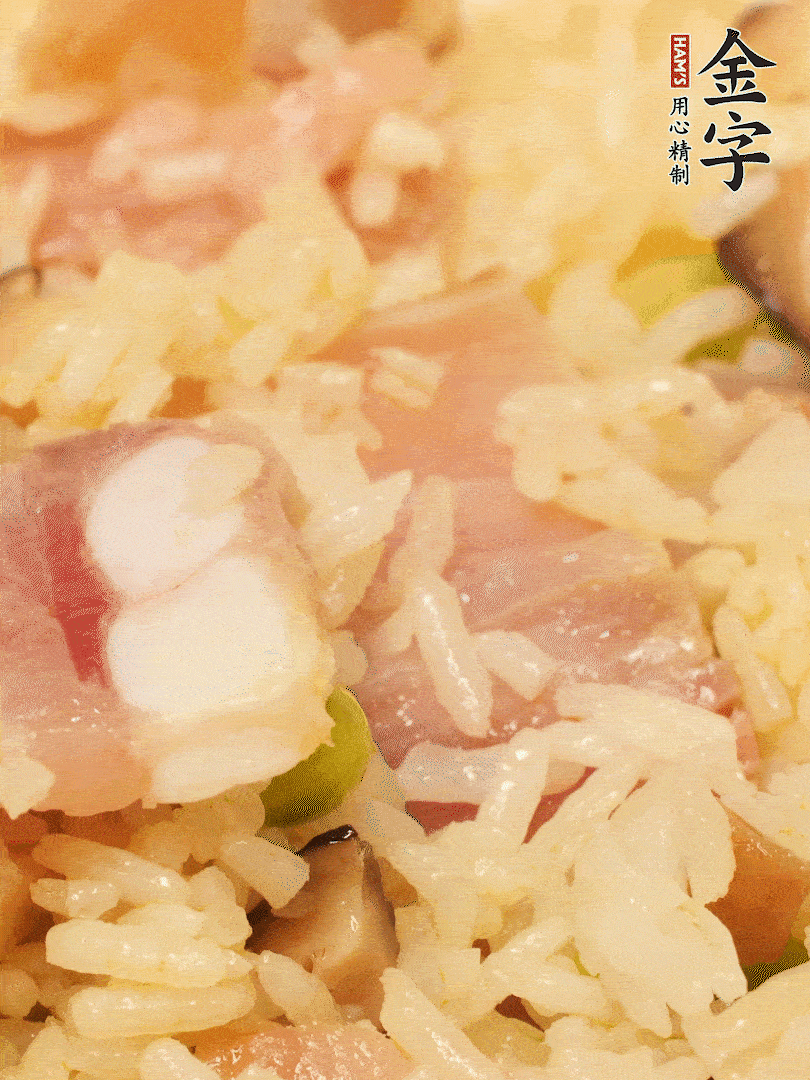 下米飯、蝦米繼續(xù)翻炒