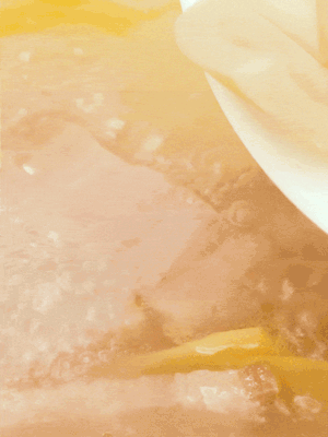 金字咸肉、火腿、春筍 通通放入鍋中小煮30分鐘