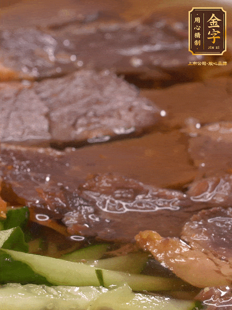 養(yǎng)麥冷面，涼水中清洗浸泡5分鐘，沸水中煮3分鐘，涼水漂洗沖涼