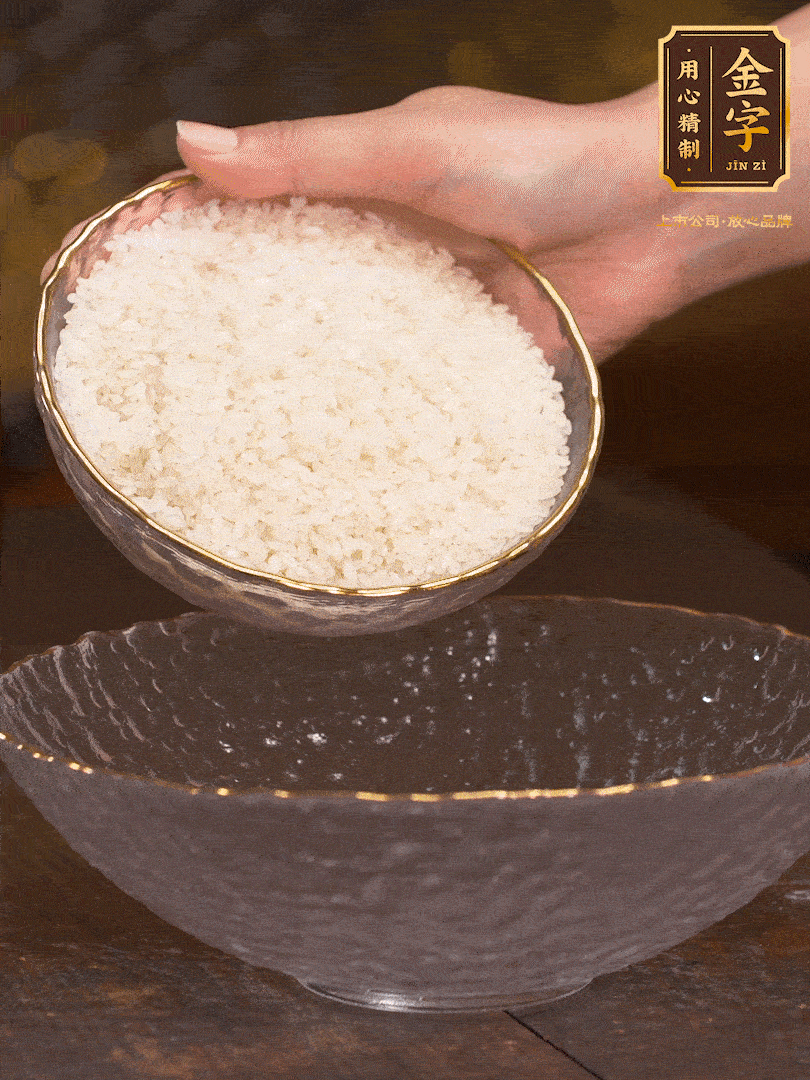 大米洗凈，浸泡1小時(shí)