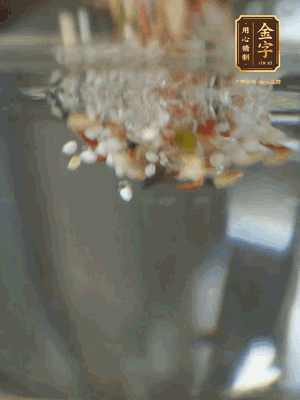 雜糧提前浸泡6小時，洗凈后下砂鍋