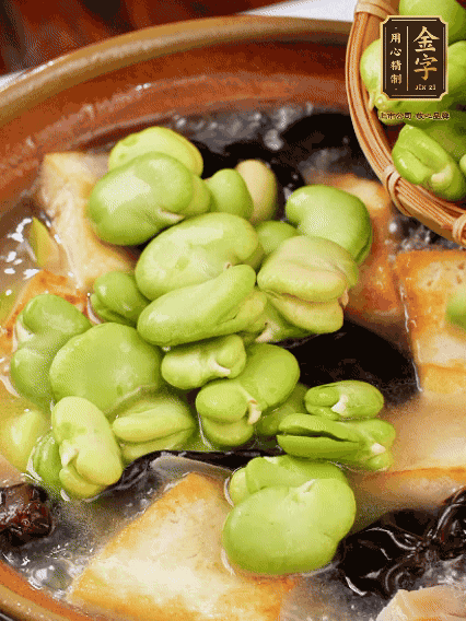 最后可以放豆瓣、木耳煮熟，依照個人口味加點鹽調(diào)味