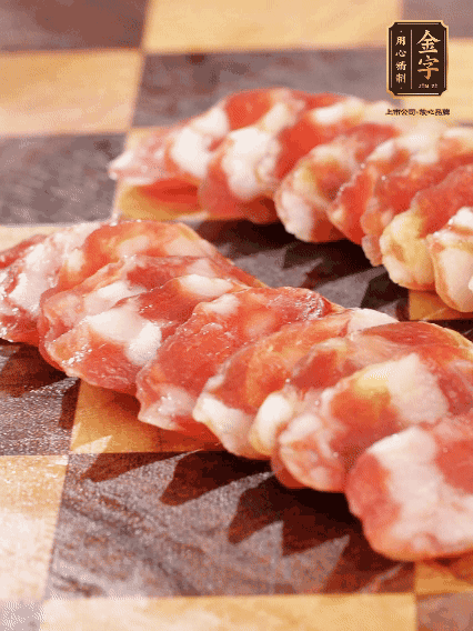 金字香腸切片，蘆筍去皮切丁