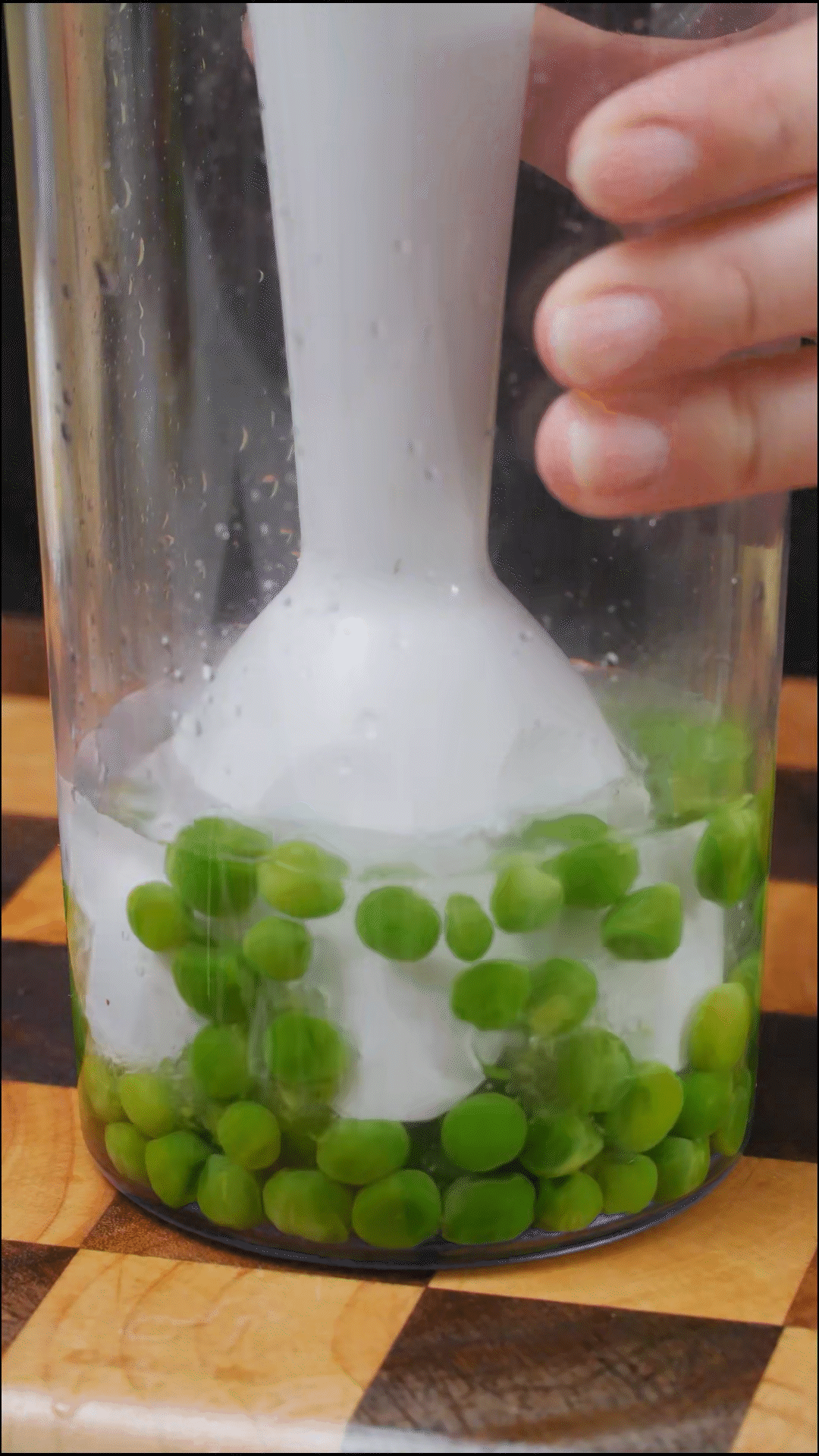 水開后放入玉米筍、豌豆斷生
